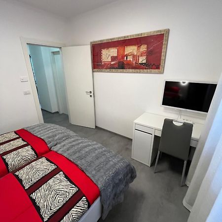 B&B Alessandro Private Room & Bathroom In Shared Apartment Arco Luaran gambar