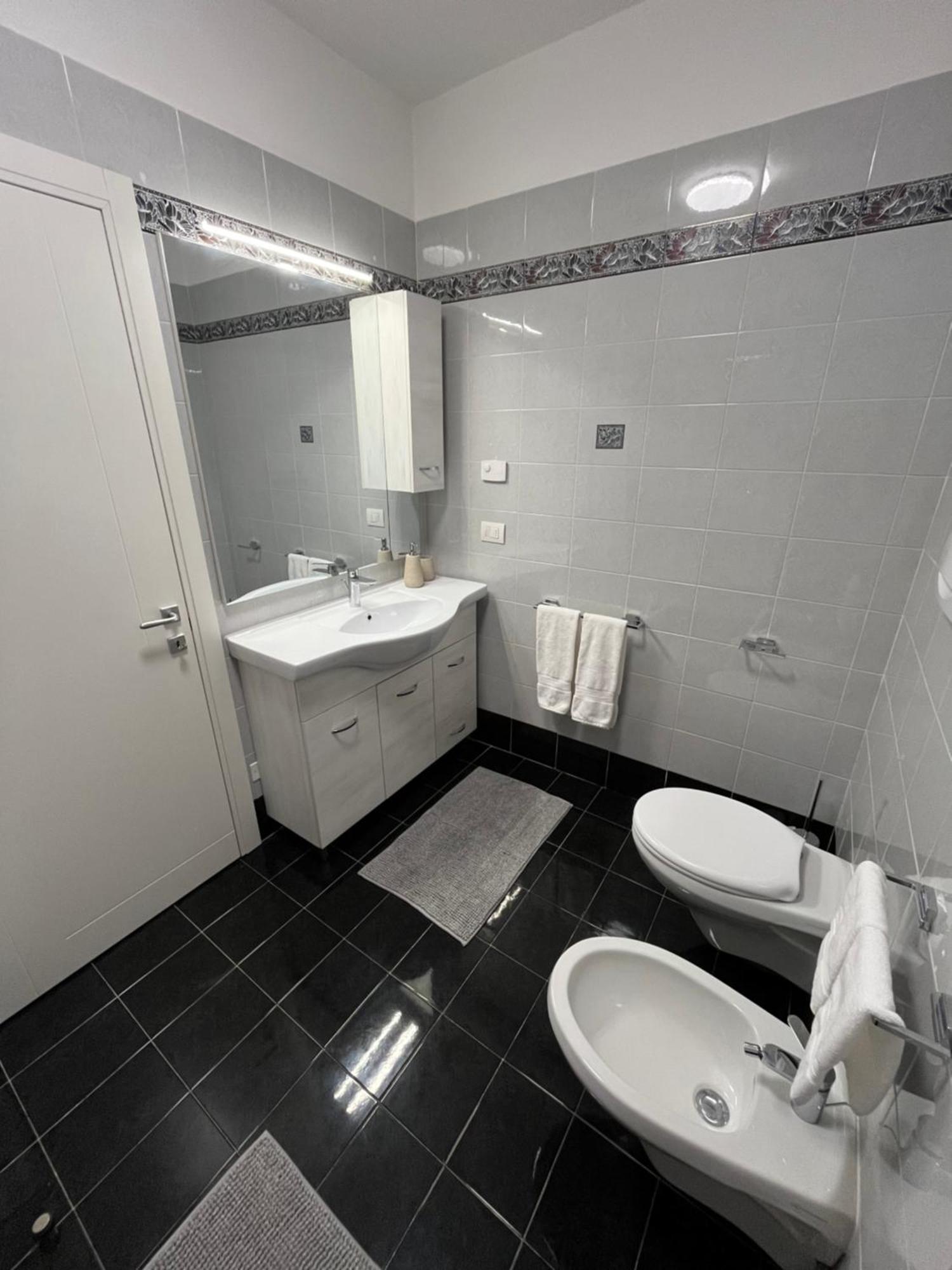 B&B Alessandro Private Room & Bathroom In Shared Apartment Arco Luaran gambar